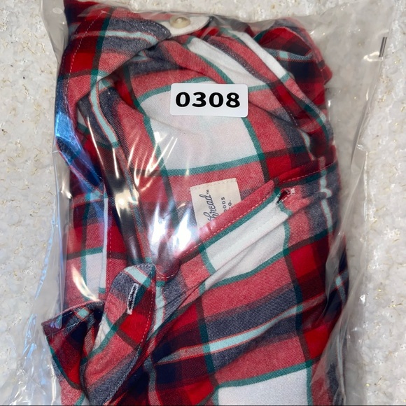 Universal‎ thread women’s plaid shirt - Picture 4 of 8